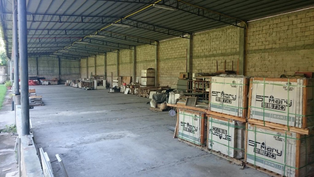 BODEGA CON GALERAS LOURDES COLON BODEGA CON GALERAS LOURDES COLON
Area de 8,800 varas, amurallada, cerca de ciudad mujer, con casa , bodegas pequeñas y galeras de diferentes tamaños.